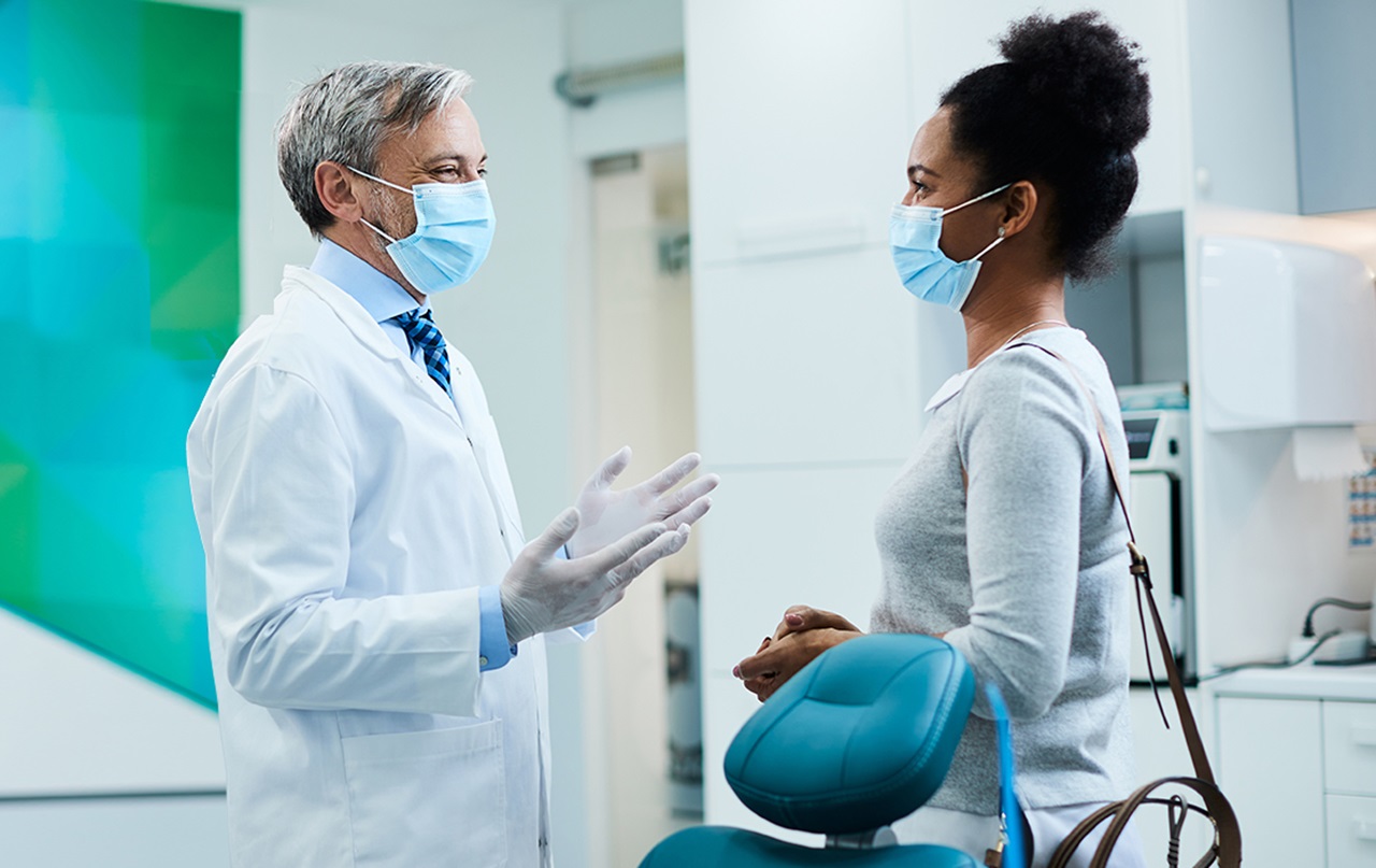 MouthHealthy Patient with anxiety talking with dentist