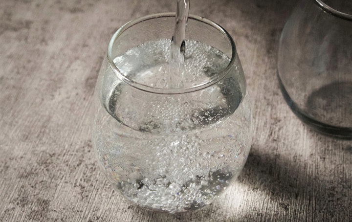 An image of sparkling water