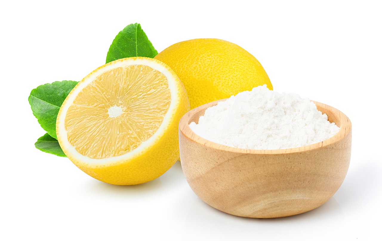 Cut lemons and wooden bowl of baking soda.