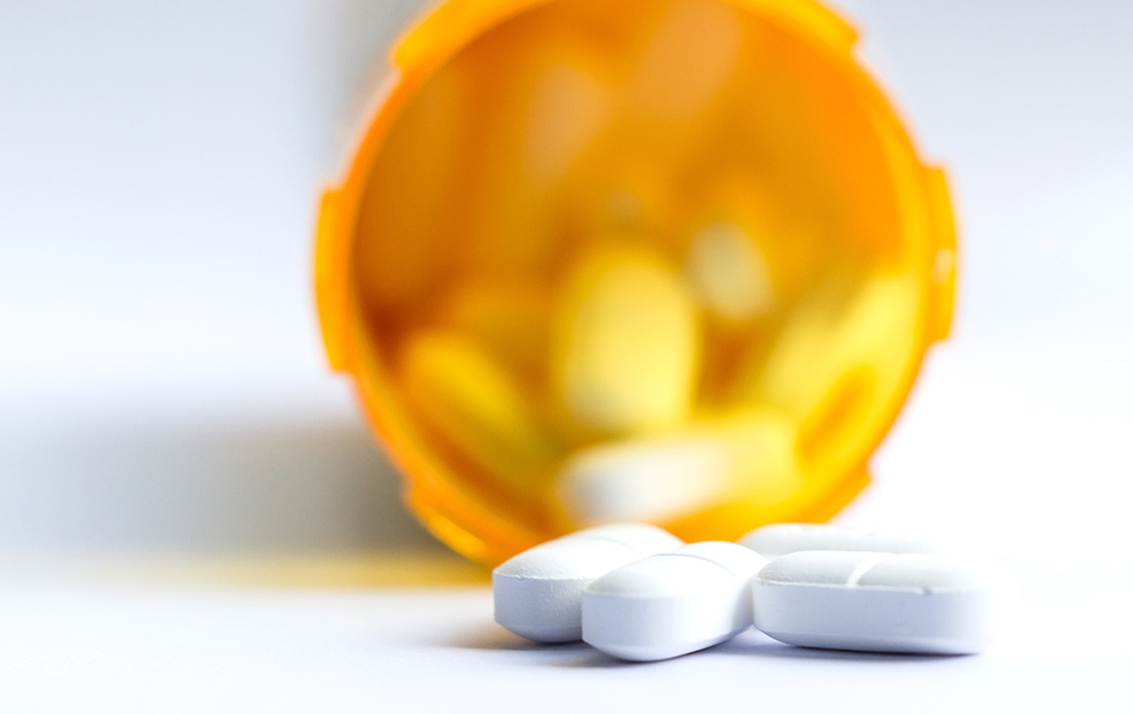 Mouthhealthy pill bottle with opiods